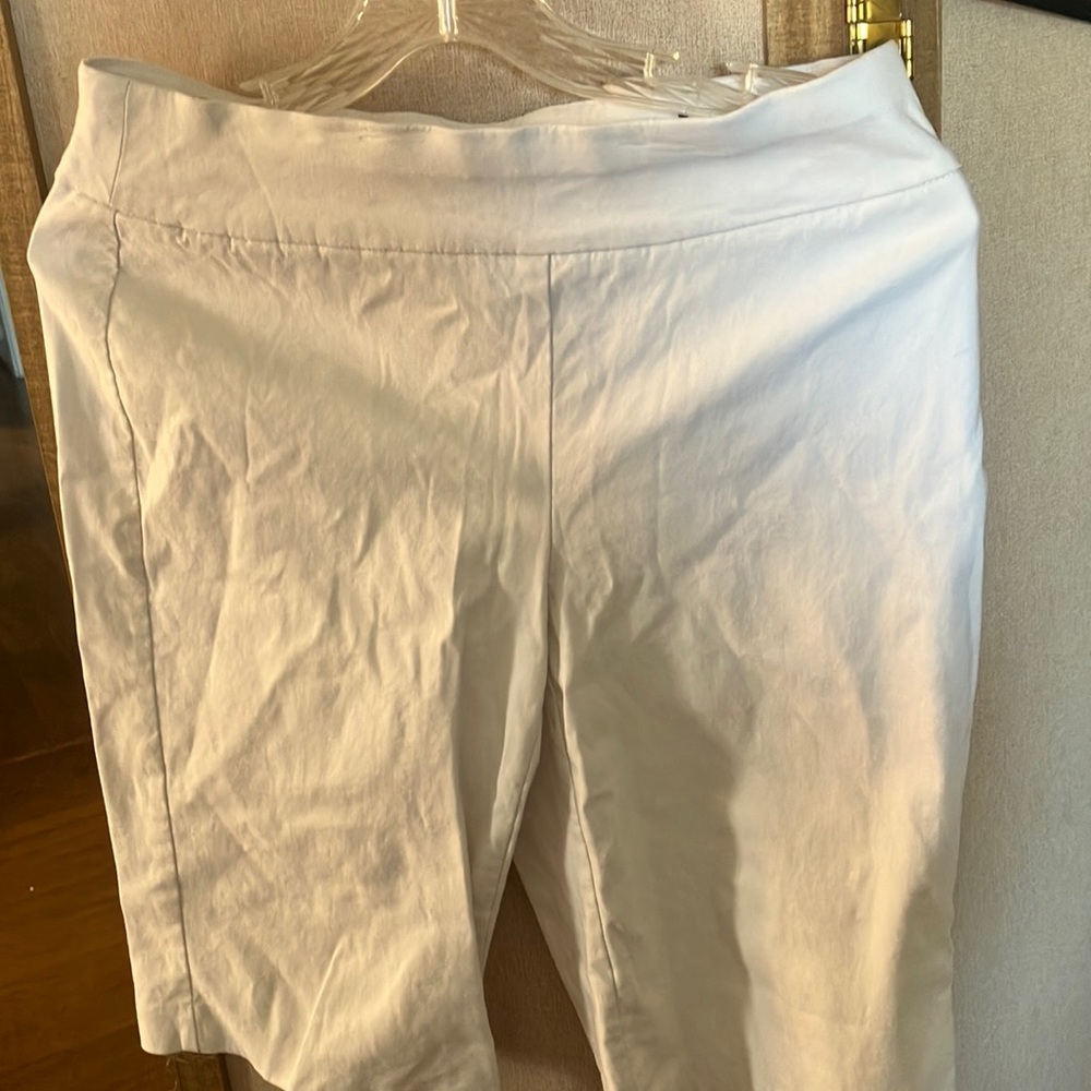 FINAL MARKDOWN Chicos White Bermuda shorts 00 xs 2